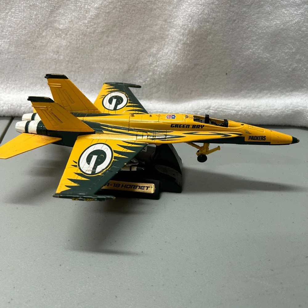 Fleer Greenbay Packers 1:72 F/A 18 Hornet of 1086 Limited Edition Fighter Jet